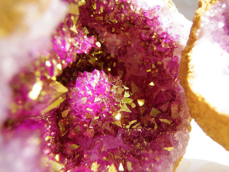 Amethyst Kristall in Gold - Pink - 7 x 8 x 5 cm - 59 € mtl./K 450 €