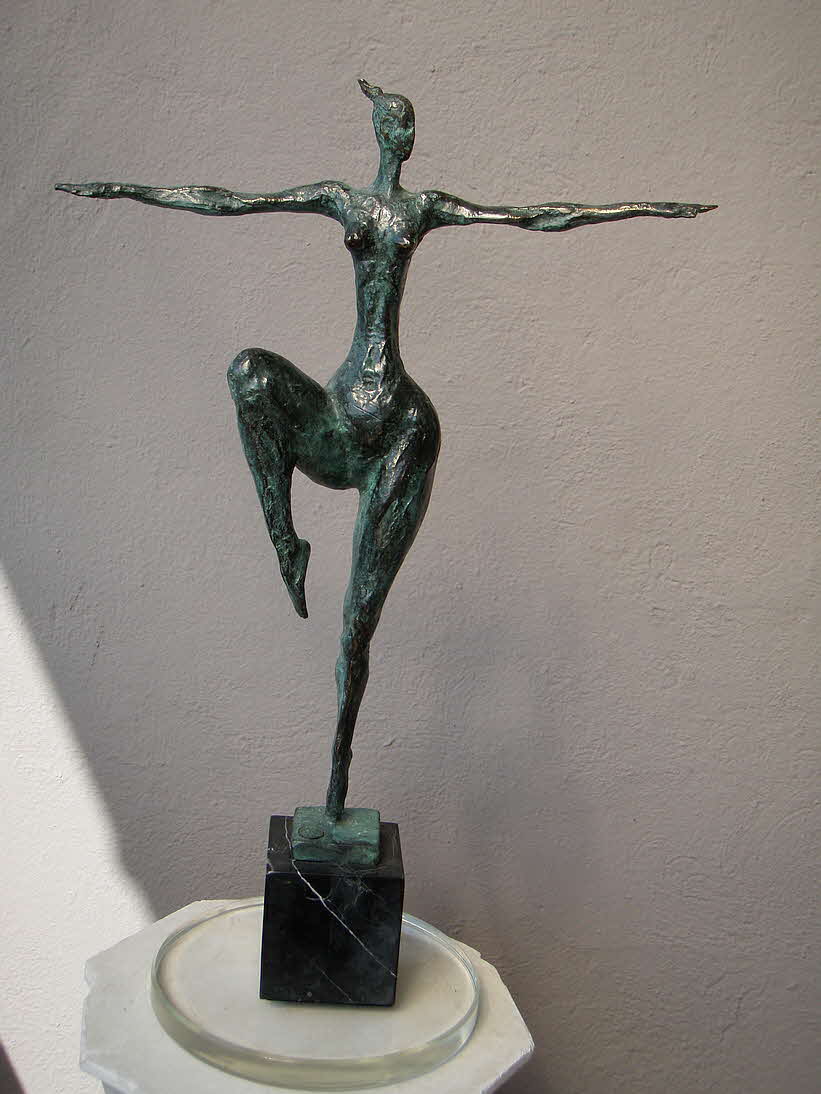 Tnzerin - Bronze mit Patina - 53 x 35 x 8 cm - 59 € mtl./K 450 €